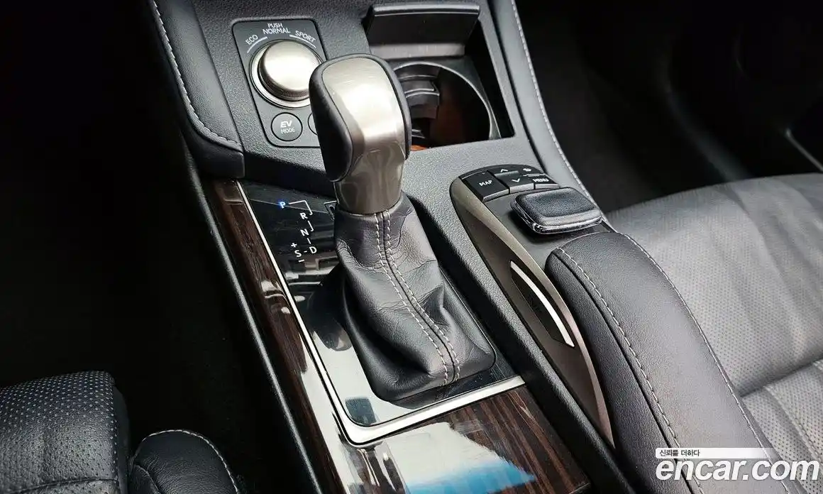 Lexus ES 2018 2.5 Автомат в Москве № 628661, фото 9