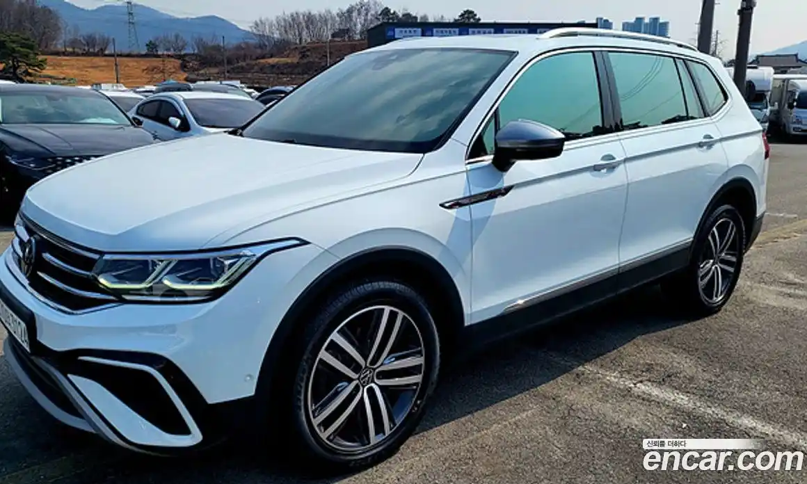 Volkswagen Tiguan 2023 2.0 Автомат в Москве № 628970, фото 1