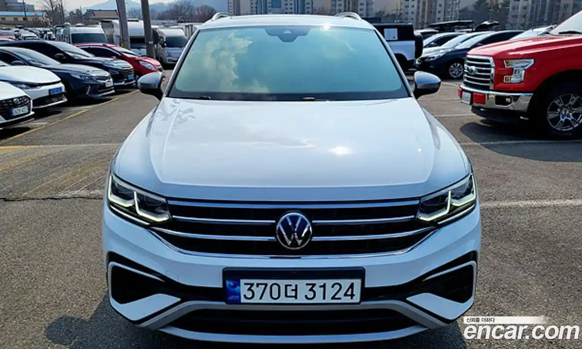 Volkswagen Tiguan 2023 2.0 Автомат в Москве № 628970, фото 3