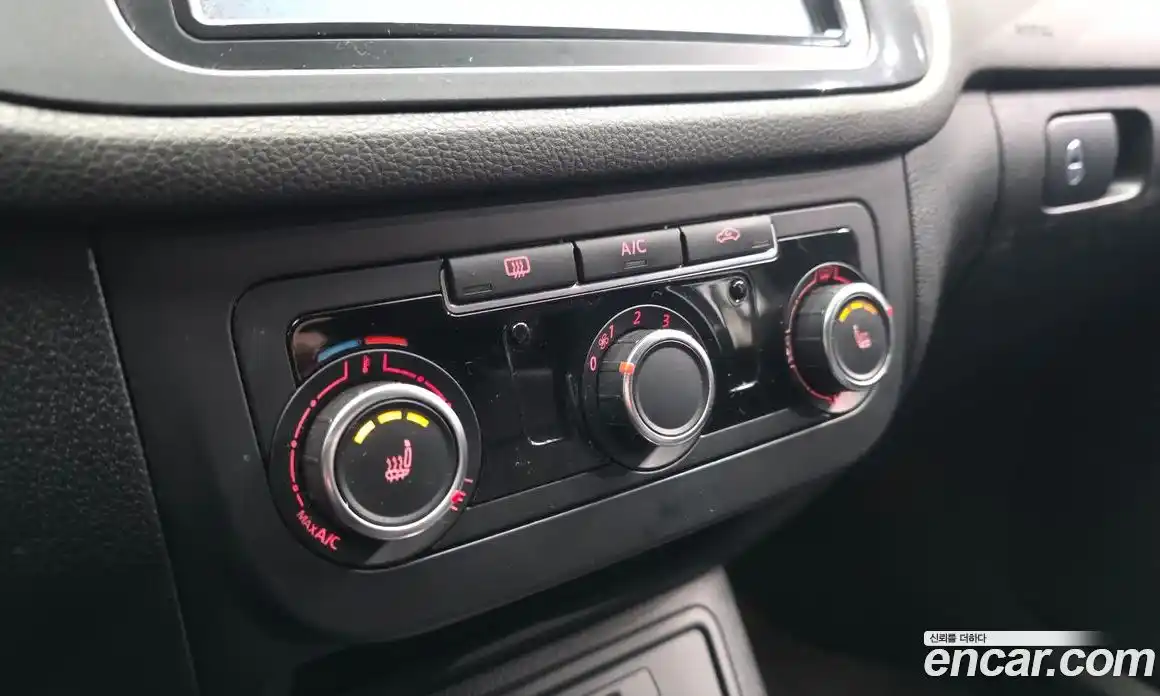 Volkswagen Tiguan 2015 2.0 Автомат в Москве № 629126, фото 16