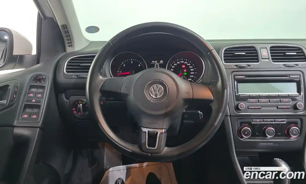 Volkswagen Golf 2011 1.6 Автомат в Москве № 629151, фото 13