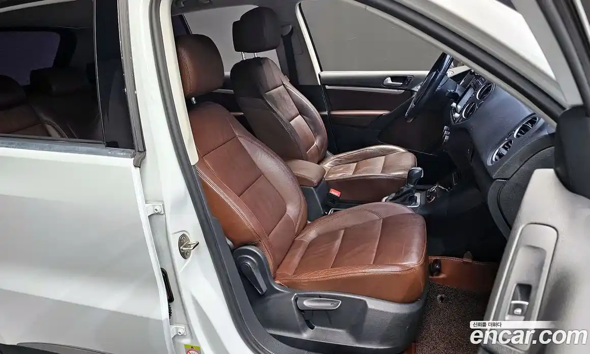 Volkswagen Tiguan 2015 2.0 Автомат в Москве № 629190, фото 12