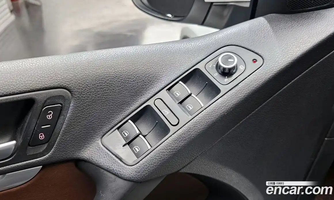 Volkswagen Tiguan 2015 2.0 Автомат в Москве № 629190, фото 14