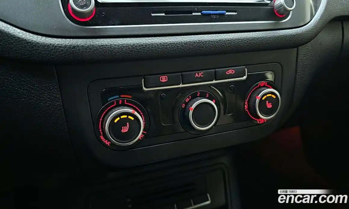 Volkswagen Tiguan 2015 2.0 Автомат в Москве № 629190, фото 17