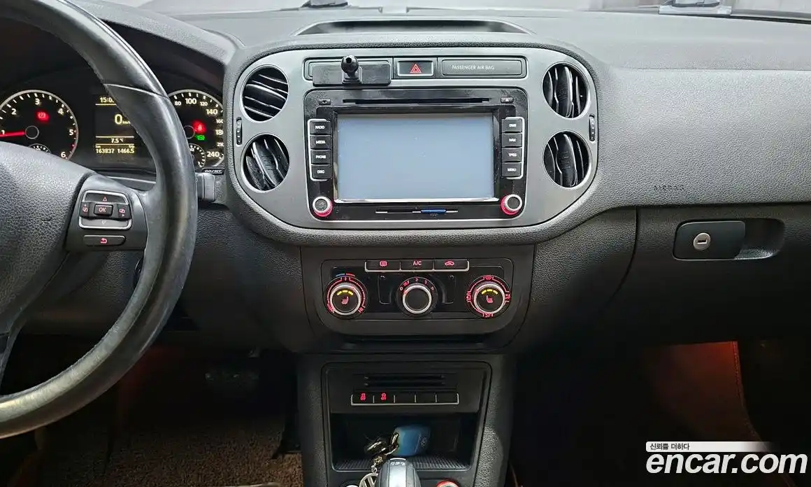 Volkswagen Tiguan 2015 2.0 Автомат в Москве № 629190, фото 19