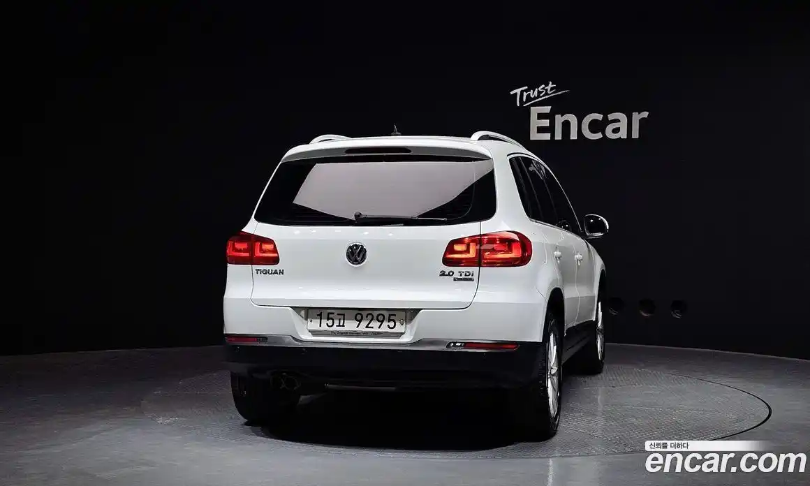 Volkswagen Tiguan 2015 2.0 Автомат в Москве № 629190, фото 4