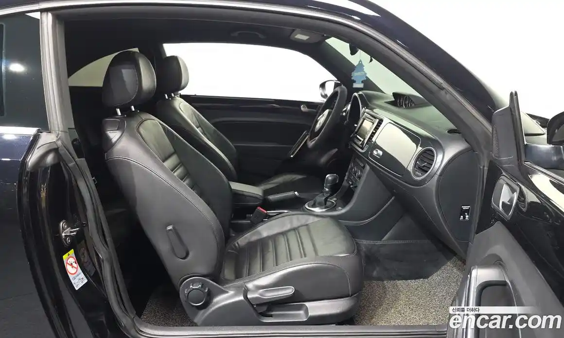 Volkswagen Beatle 2015 2.0 Автомат в Москве № 629262, фото 11