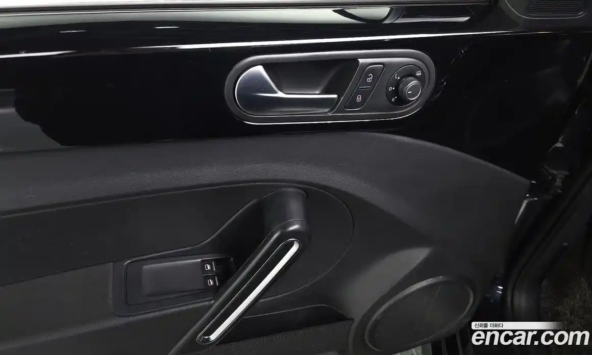 Volkswagen Beatle 2015 2.0 Автомат в Москве № 629262, фото 17