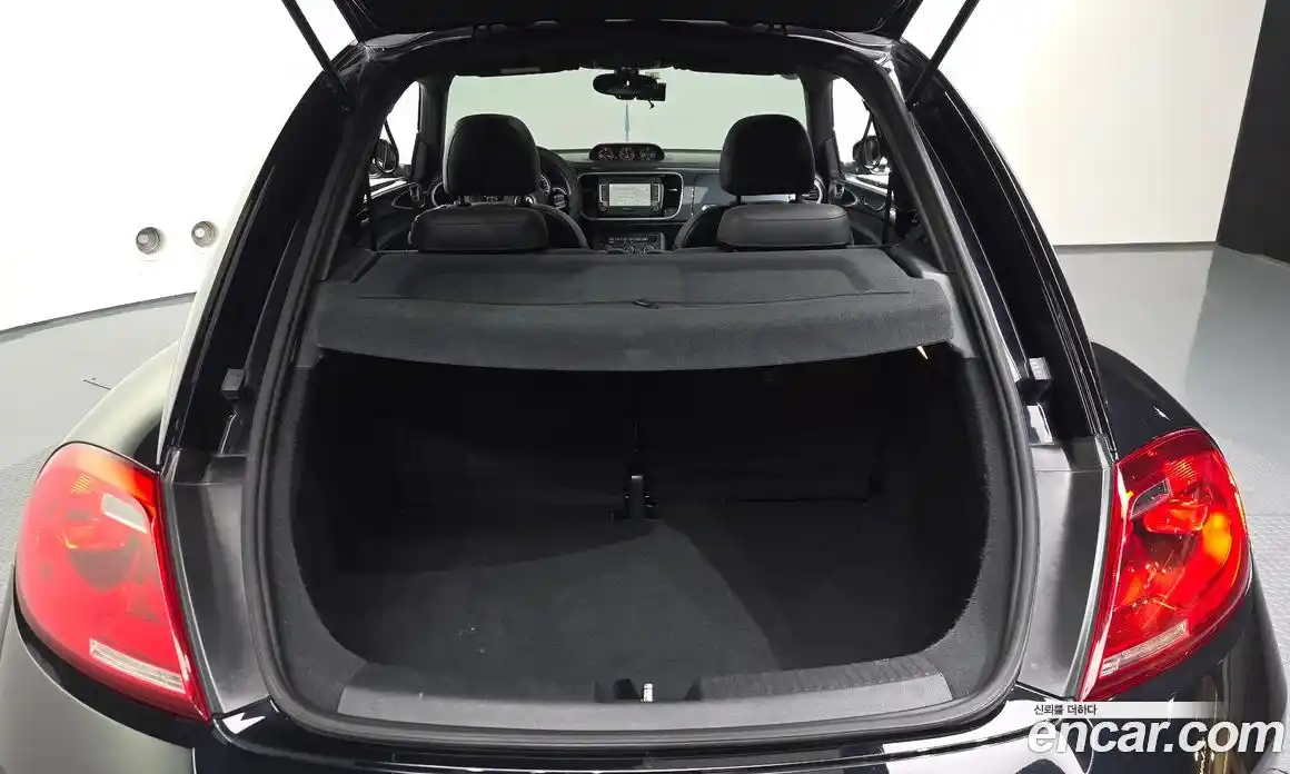 Volkswagen Beatle 2015 2.0 Автомат в Москве № 629262, фото 20