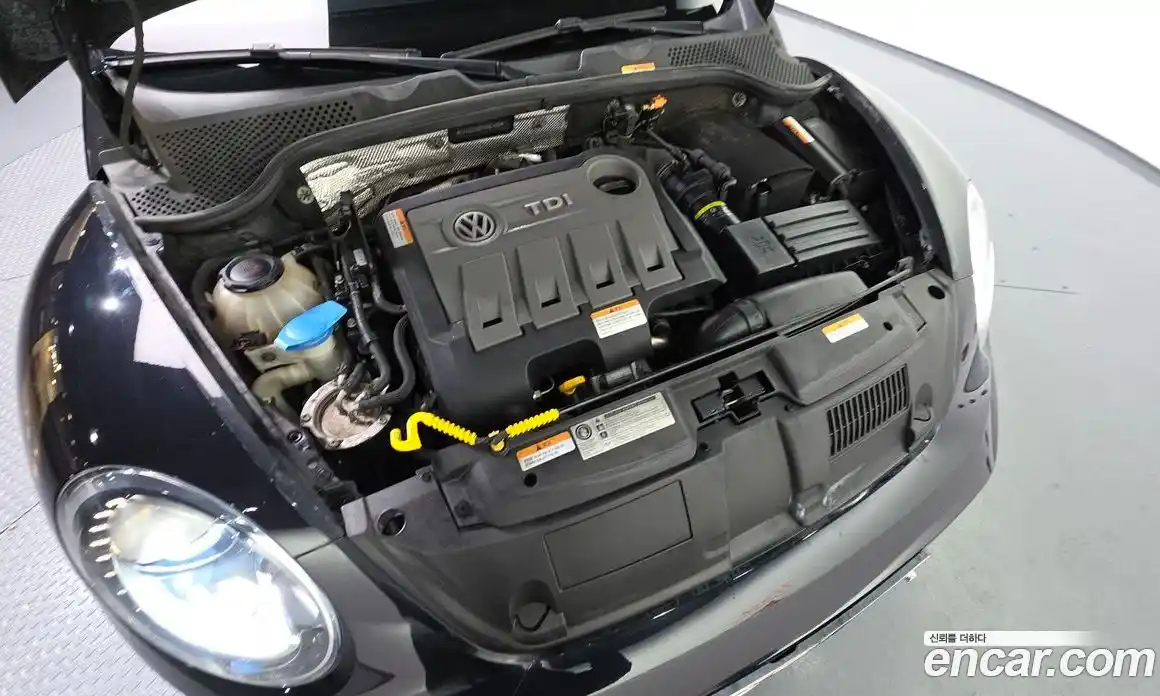 Volkswagen Beatle 2015 2.0 Автомат в Москве № 629262, фото 6