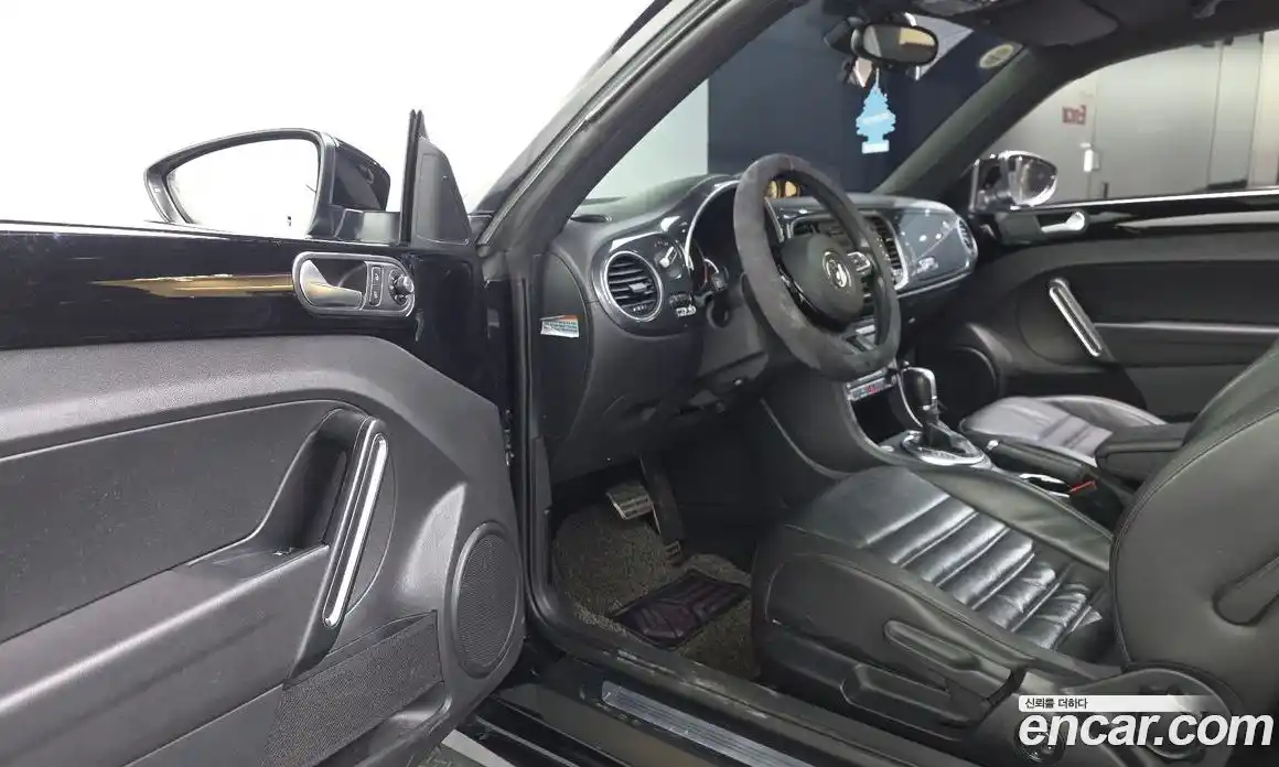 Volkswagen Beatle 2015 2.0 Автомат в Москве № 629262, фото 10