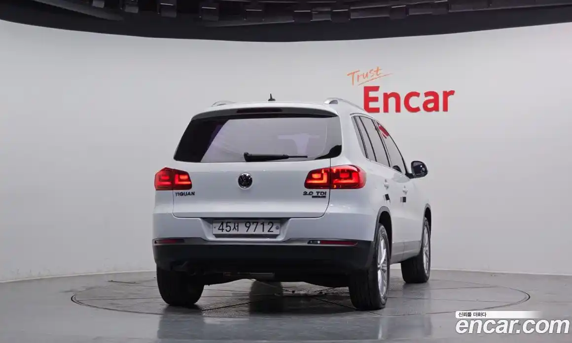 Volkswagen Tiguan 2015 2.0 Автомат в Москве № 199307, фото 4