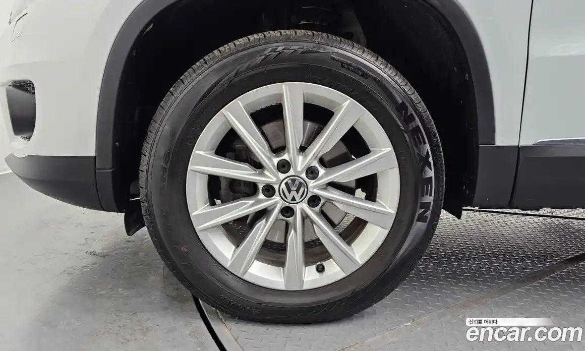 Volkswagen Tiguan 2015 2.0 Автомат в Москве № 199307, фото 5