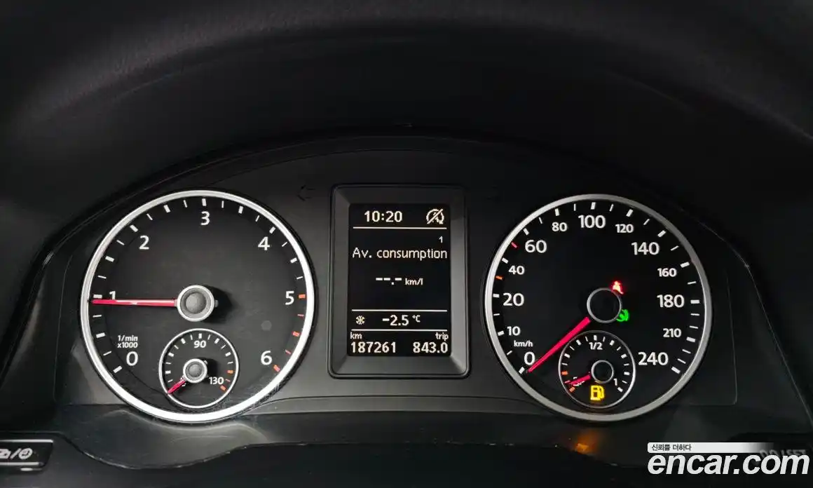 Volkswagen Tiguan 2015 2.0 Автомат в Москве № 199307, фото 8