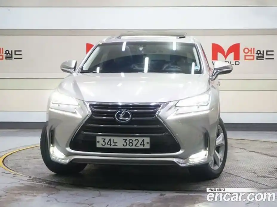 Lexus NX 2017 2.5 Автомат в Москве № 214848, фото 3