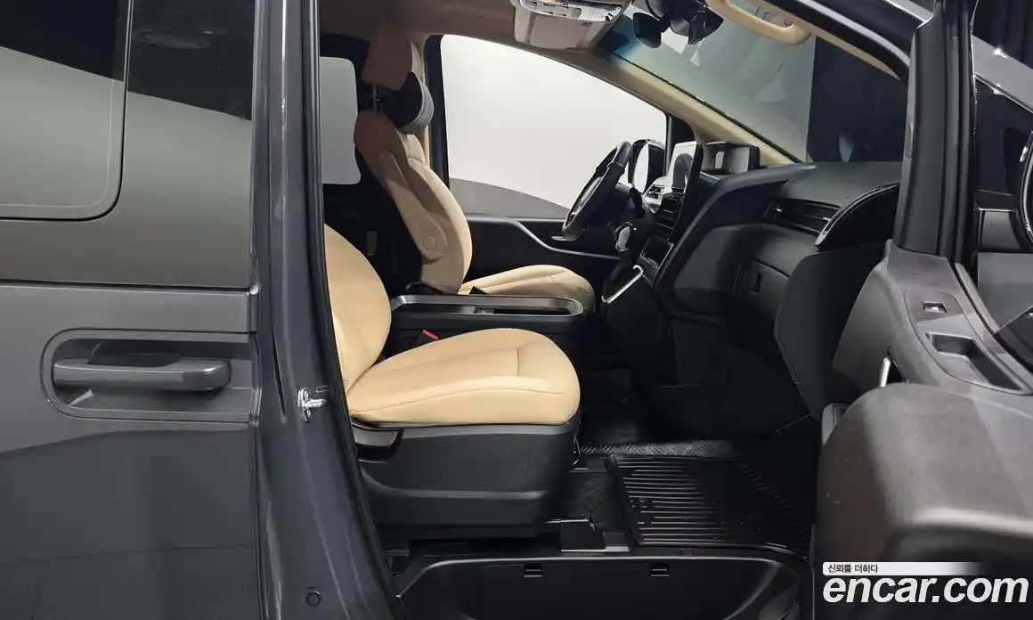 Hyundai Staria 2025 3.5 Автомат в Москве № 582372, фото 9