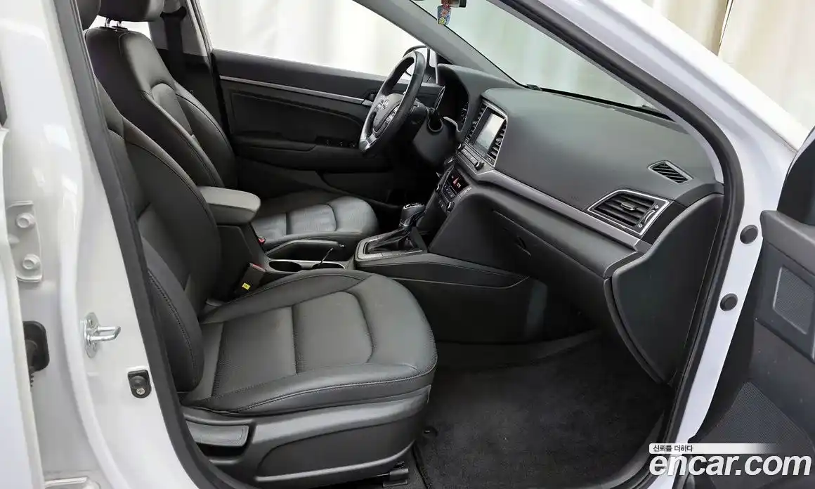 Hyundai Avante 2018 1.6 Автомат в Москве № 582825, фото 11