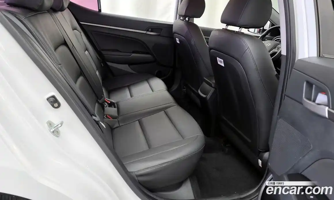 Hyundai Avante 2018 1.6 Автомат в Москве № 582825, фото 12