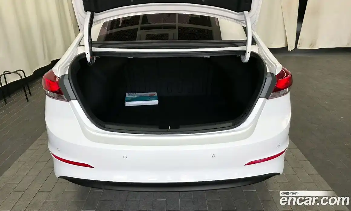 Hyundai Avante 2018 1.6 Автомат в Москве № 582825, фото 20