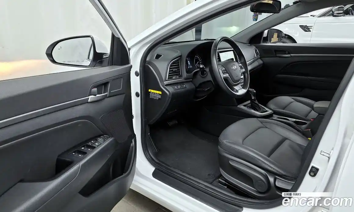 Hyundai Avante 2018 1.6 Автомат в Москве № 582825, фото 10