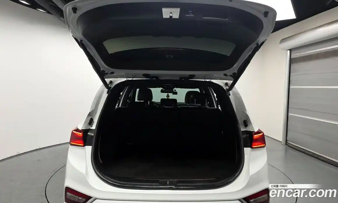 Hyundai Santa Fe 2020 2.0 Автомат в Москве № 582901, фото 20