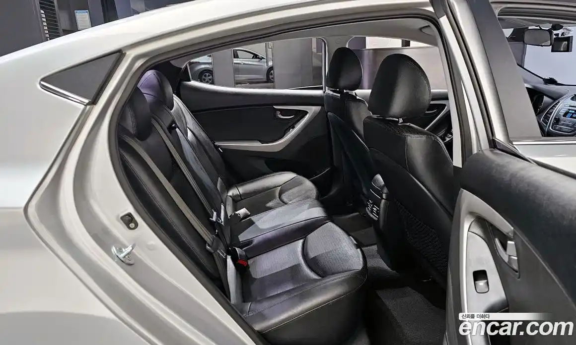 Hyundai Avante 2015 1.6 Автомат в Москве № 582946, фото 12