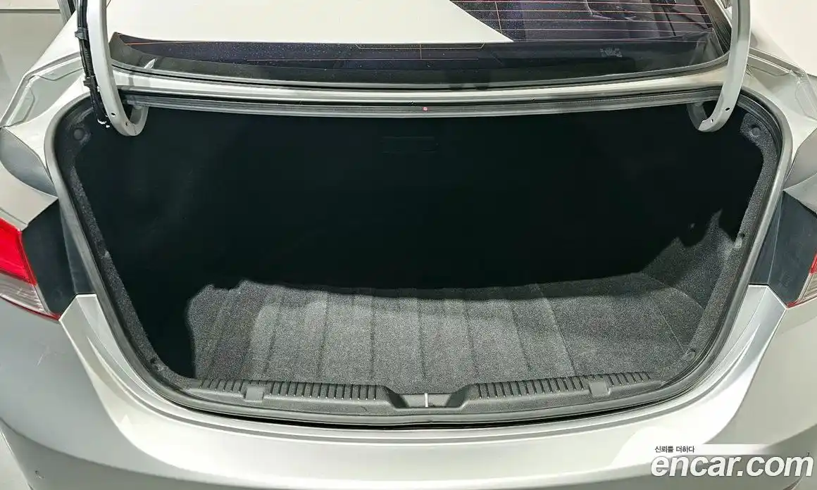 Hyundai Avante 2015 1.6 Автомат в Москве № 582946, фото 20