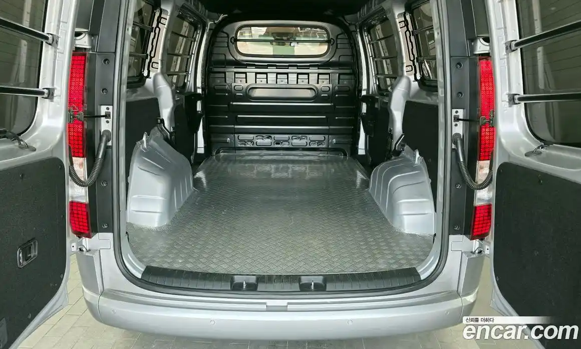 Hyundai Staria 2023 3.5 Автомат в Москве № 583528, фото 20