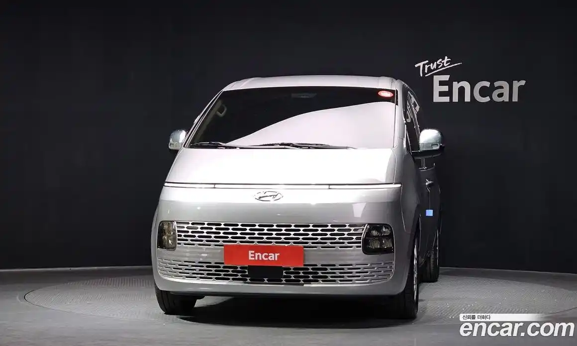 Hyundai Staria 2023 3.5 Автомат в Москве № 583528, фото 3