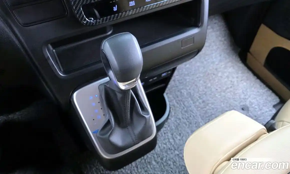 Hyundai Staria 2023 3.5 Автомат в Москве № 583528, фото 9