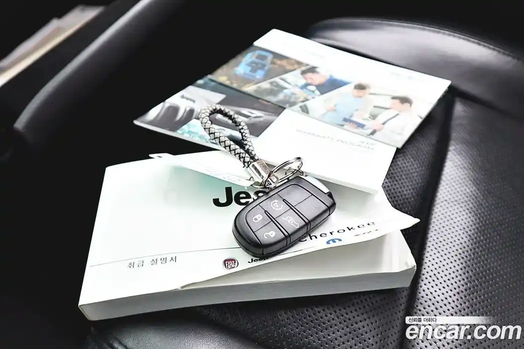 Jeep Cherokee 2018 3.6 Автомат в Москве № 584499, фото 16