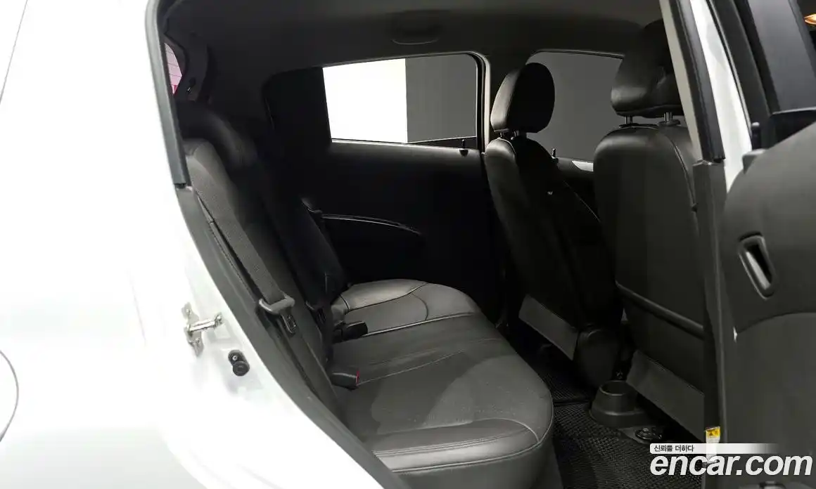 Chevrolet Spark 2015 1.0 Автомат в Москве № 586717, фото 12