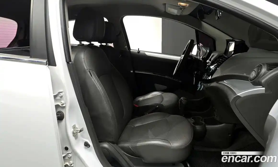 Chevrolet Spark 2015 1.0 Автомат в Москве № 586717, фото 10