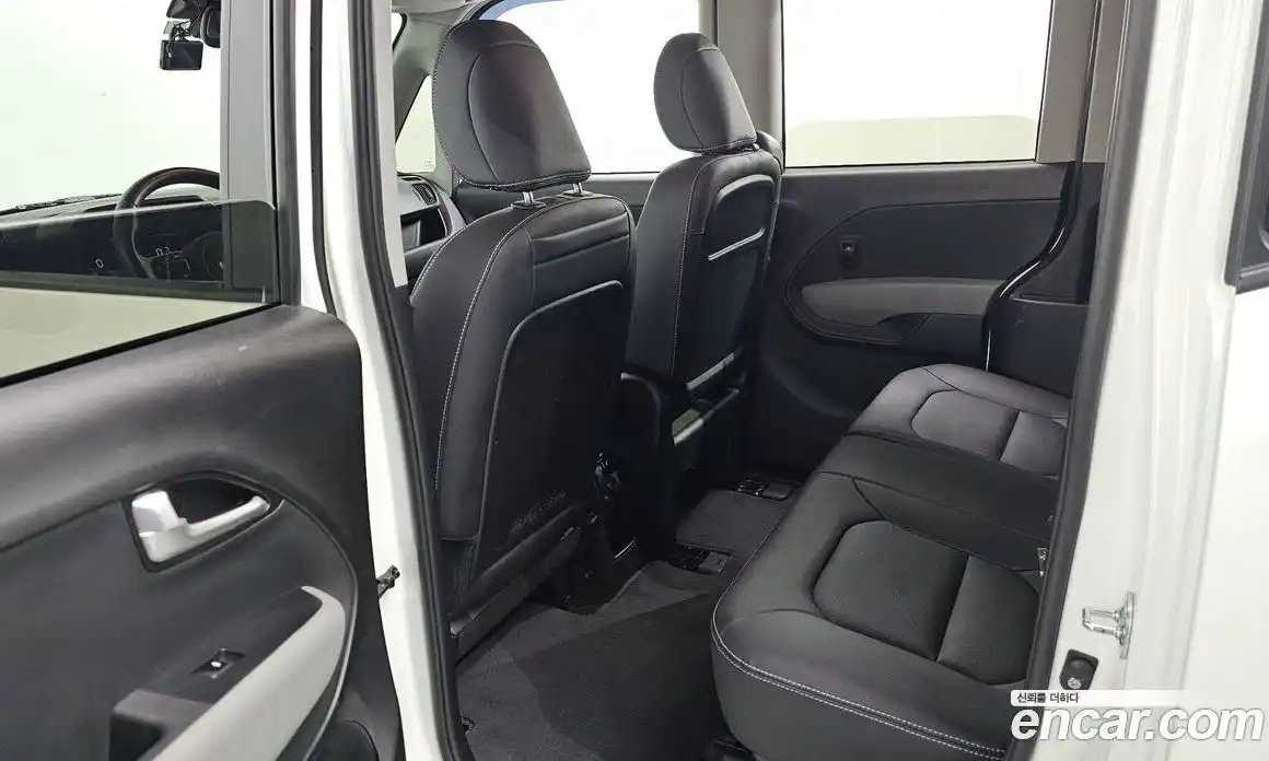 Kia Ray 2023 1.0 Автомат в Москве № 587215, фото 12