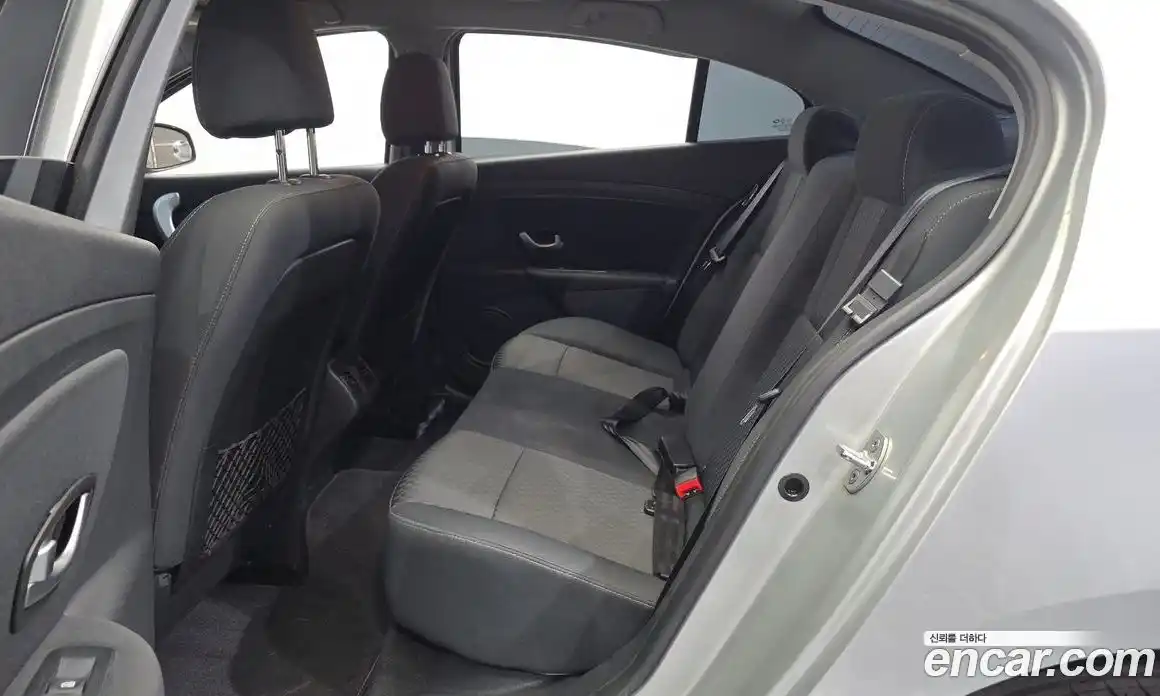 Renault SM3 2010 1.6 Автомат в Москве № 587952, фото 11