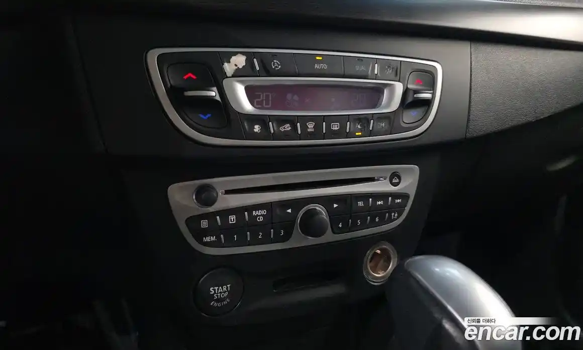 Renault SM3 2010 1.6 Автомат в Москве № 587952, фото 19