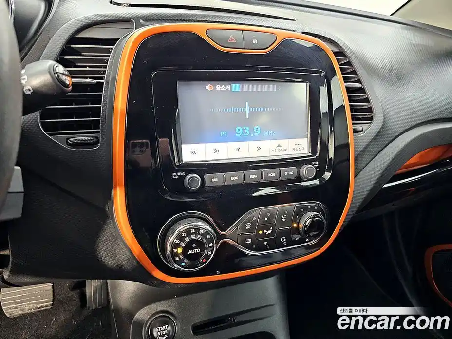 Renault QM3 2014 1.5 Автомат в Москве № 588559, фото 14