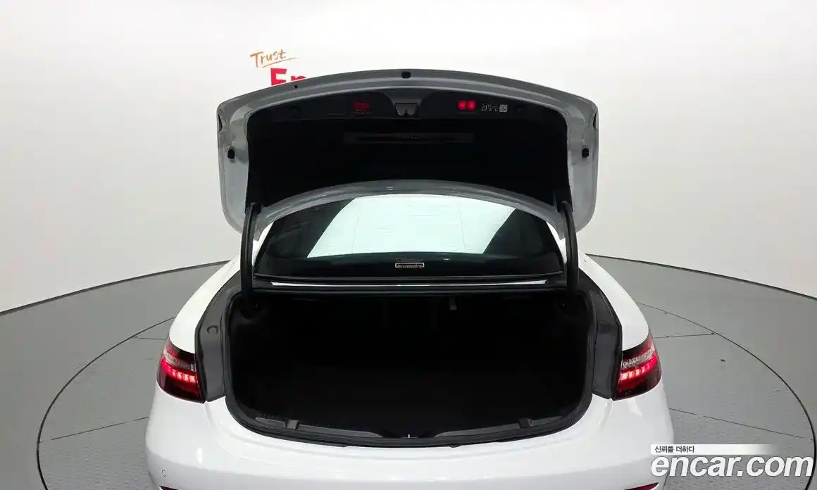 Mercedes-Benz E-Class 2023 2.0 Автомат в Москве № 592042, фото 20