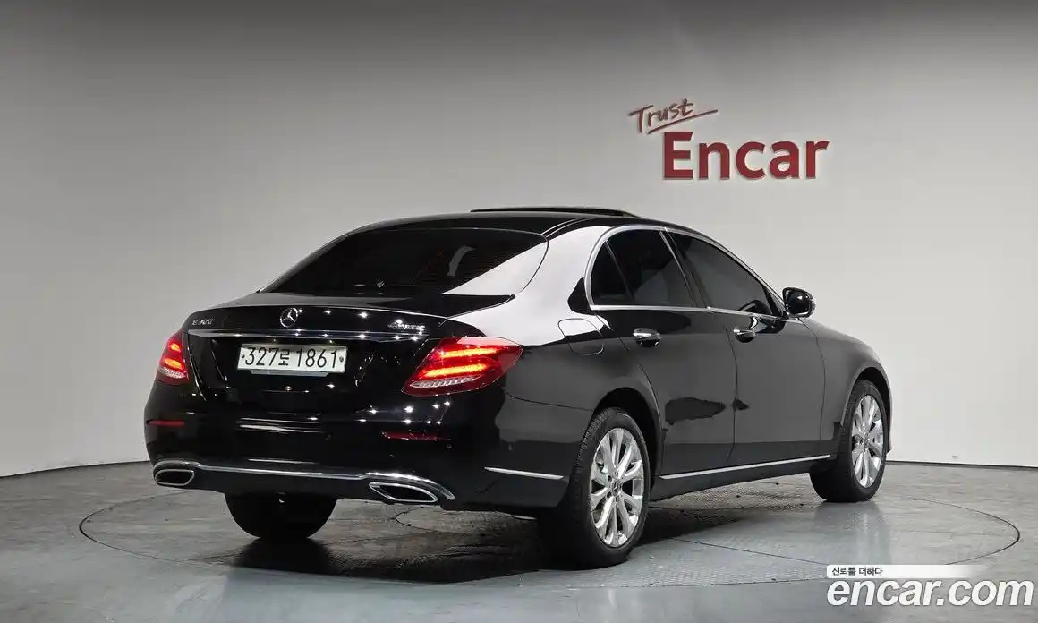 Mercedes-Benz E-Class 2020 2.0 Автомат в Москве № 592536, фото 1