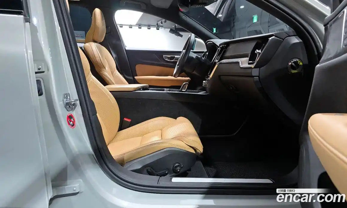 Volvo V60 2021 2.0 Автомат в Москве № 593646, фото 11