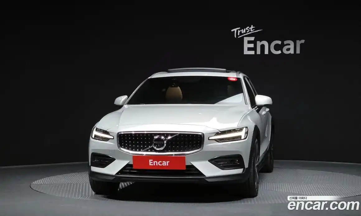 Volvo V60 2021 2.0 Автомат в Москве № 593646, фото 3