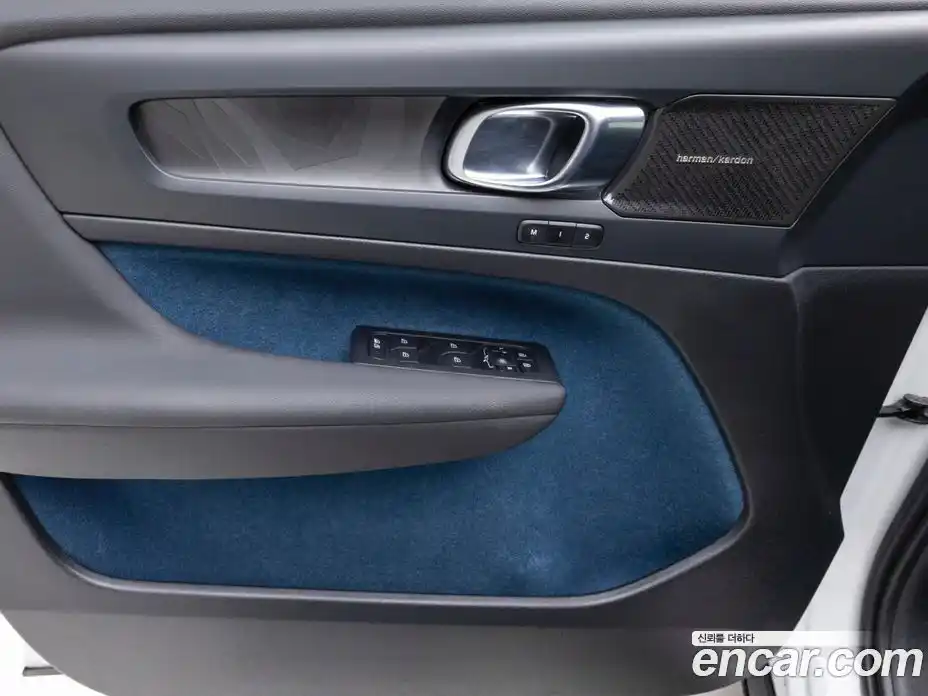 Volvo C40 2024 Автомат в Москве № 593857, фото 13