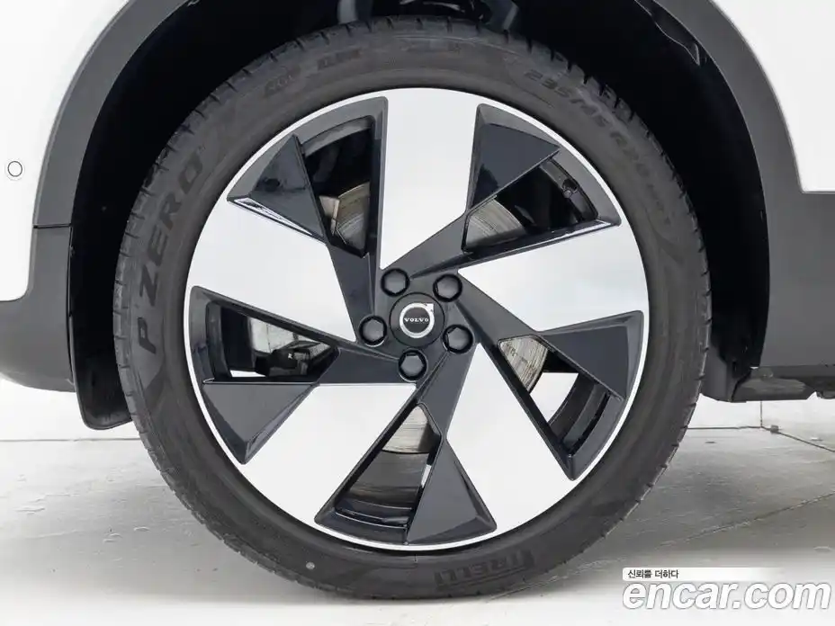 Volvo C40 2024 Автомат в Москве № 593857, фото 5