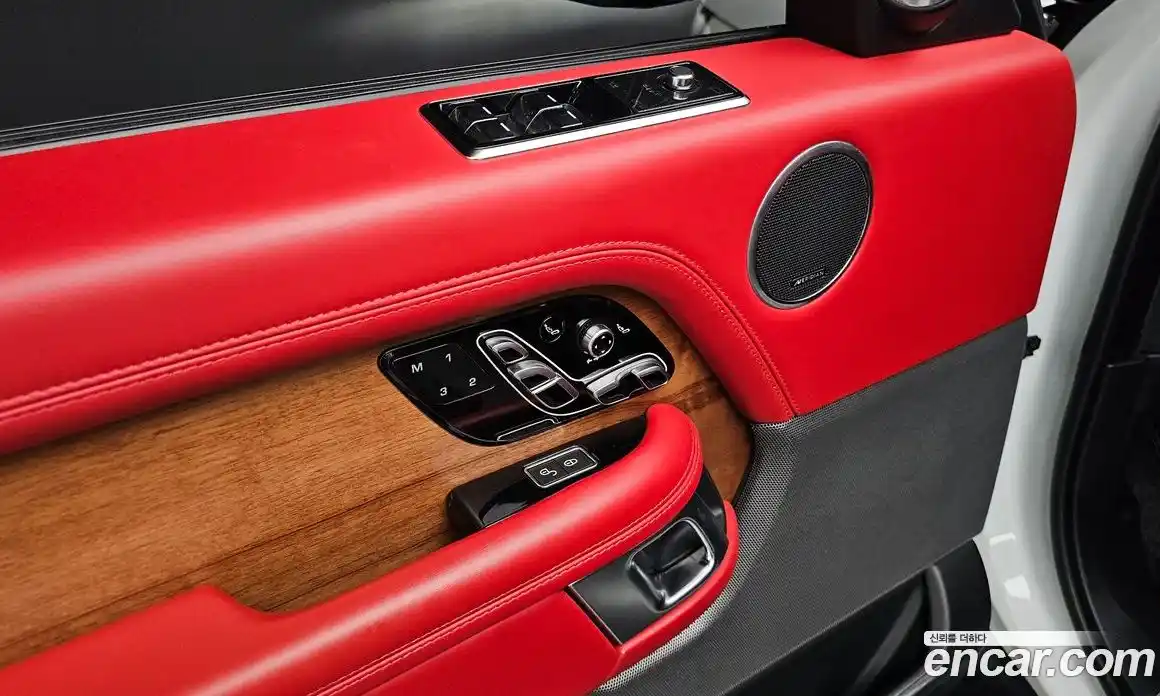 Land Rover Range-Rover 2018 4.4 Автомат в Москве № 594683, фото 17