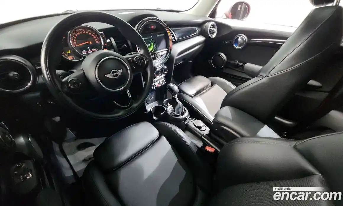 Mini Cooper 2017 1.5 Автомат в Москве № 595067, фото 7