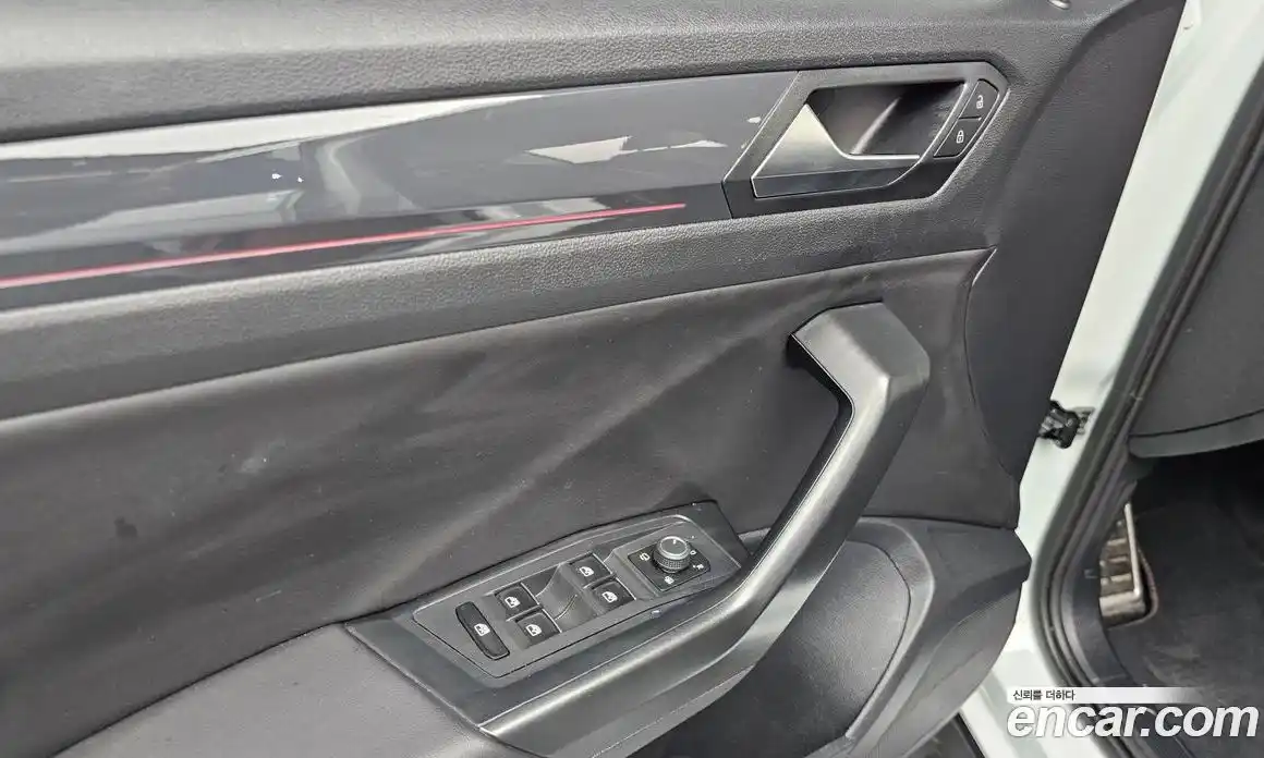 Volkswagen T-Roc 2021 2.0 Автомат в Москве № 595593, фото 18