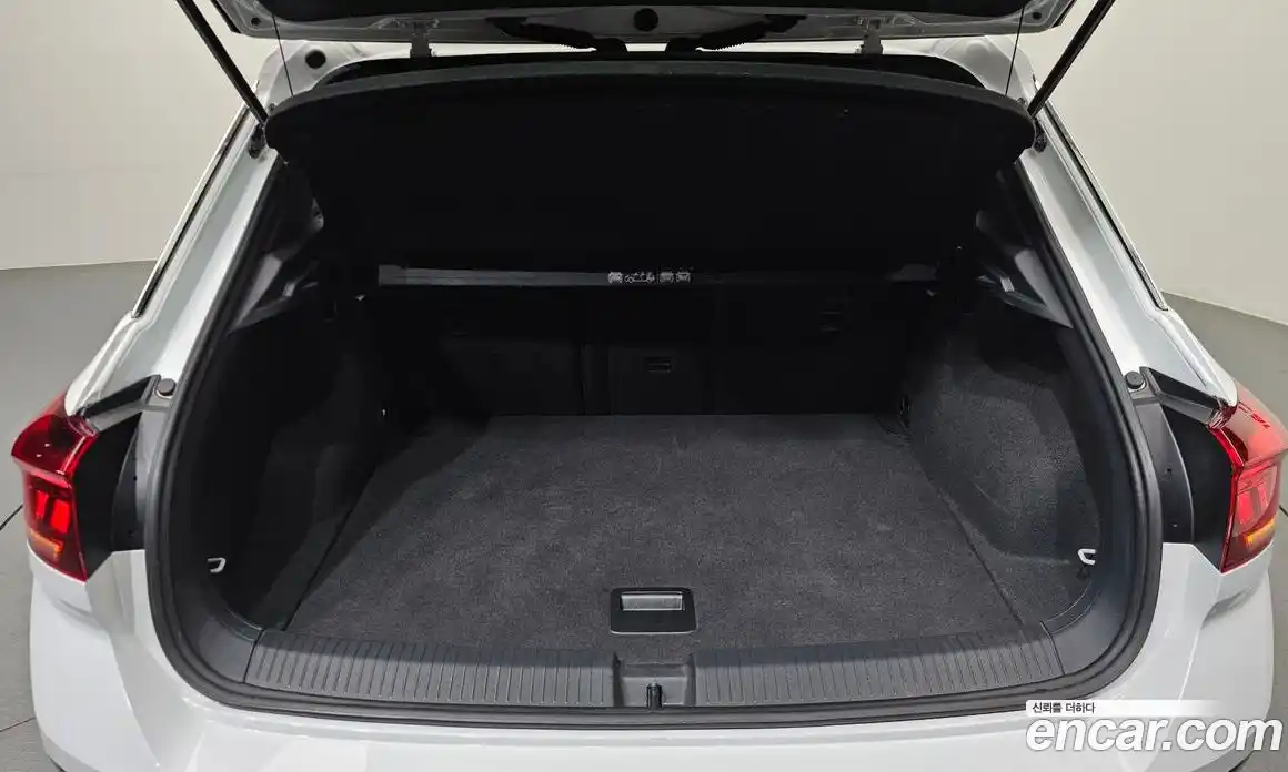 Volkswagen T-Roc 2021 2.0 Автомат в Москве № 595593, фото 20