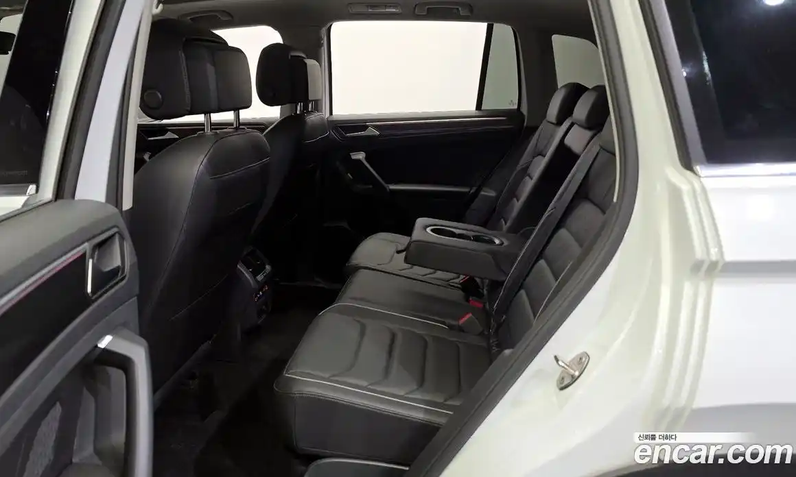 Volkswagen Tiguan 2023 2.0 Автомат в Москве № 595642, фото 11