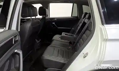 Volkswagen Tiguan 2023 2.0 Автомат в Москве № 595642, миниатюра 11