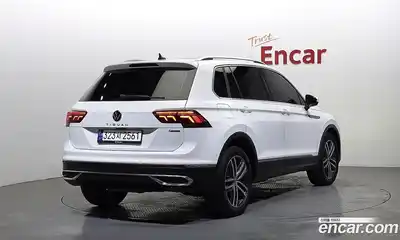Volkswagen Tiguan 2023 2.0 Автомат в Москве № 595642, миниатюра 2